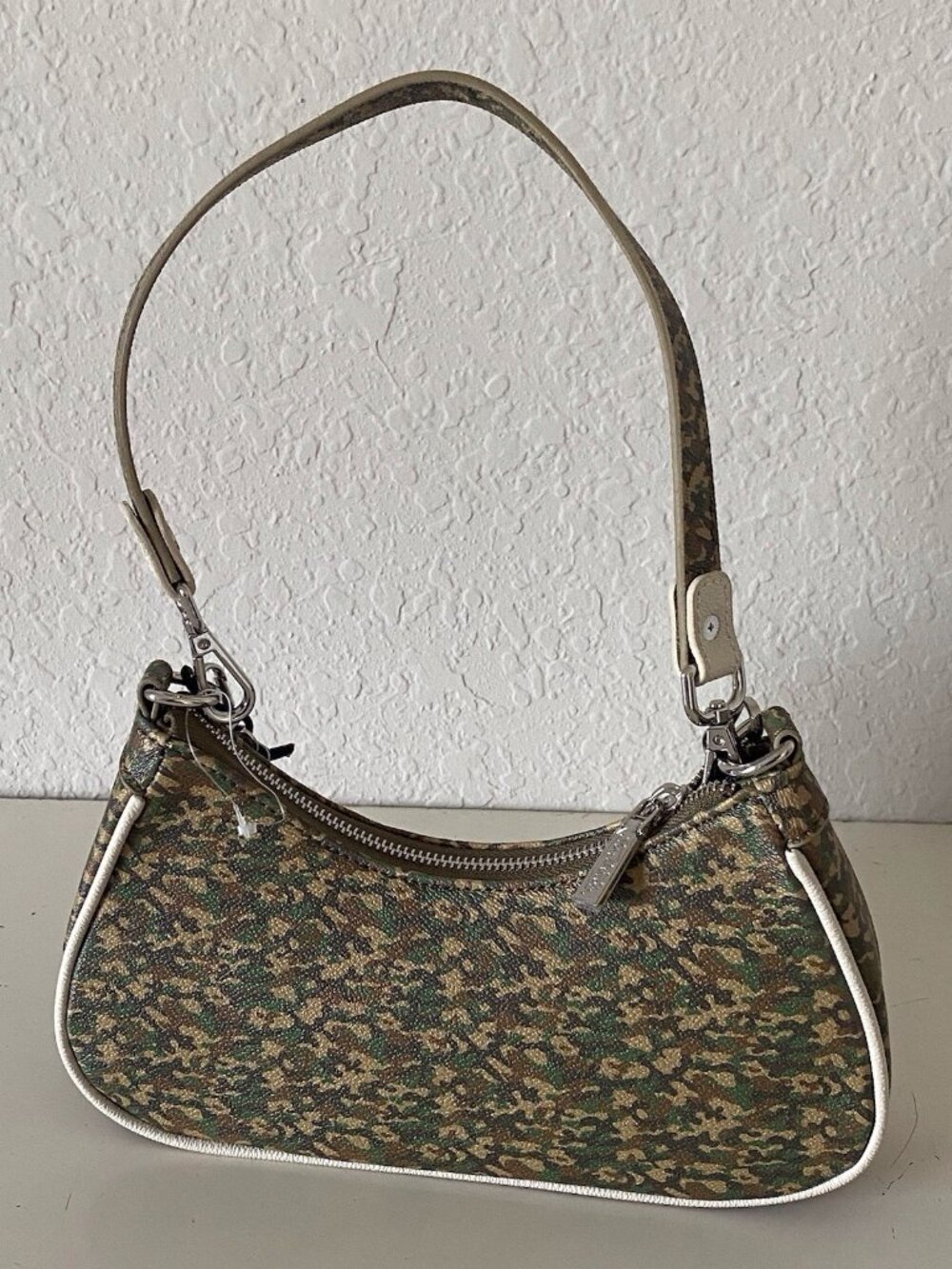 Von Dutch Shoulder Bag Green Khaki Camo Print W/Charms Logo NEW - Picture 7 of 14
